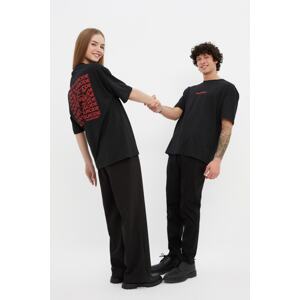 Trendyol crni Unisex opušten/udoban kroj, tekst tiskan 100% pamučna majica