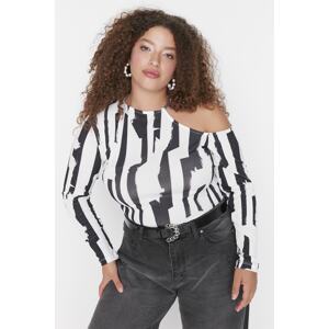 Trendyol Curve Black Fitted Cut-out Detailed Patterned Knitted Patterned Blouse