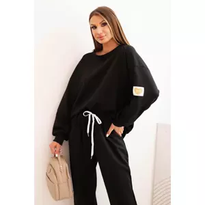 Kesi Włoski Ladies' butter set with a loose sweatshirt and pants with the word LOVE black
