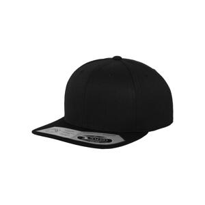 110 Fitted Snapback black