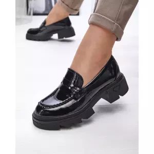 Resti Lacquered black moccasins for women Tygriss- Footwear